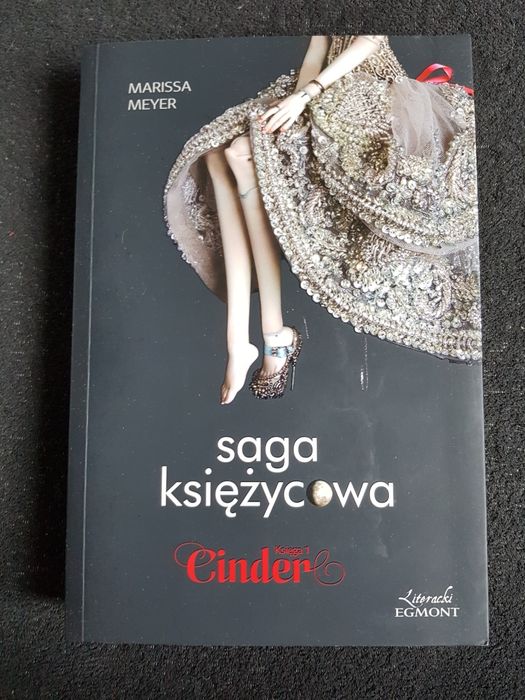 "Saga księżycowa. Cinder. Księga 1" Marissa Meyer