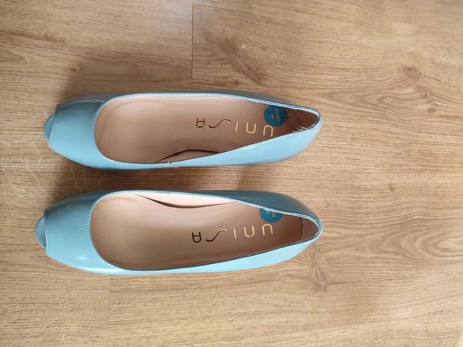 Czółenka Unisa rozmiar 39