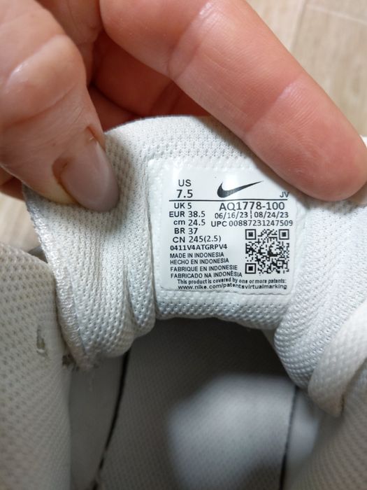 кросівки  Nike оригінальні