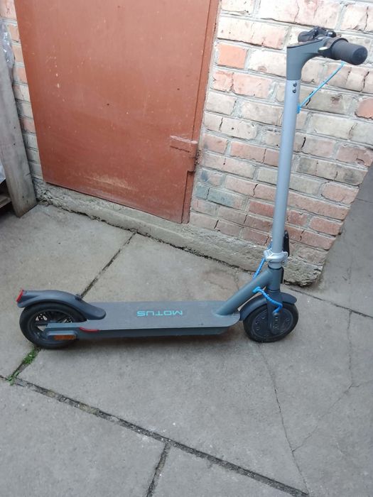Продам електросамокат Motus Scooty 8,5 Lite