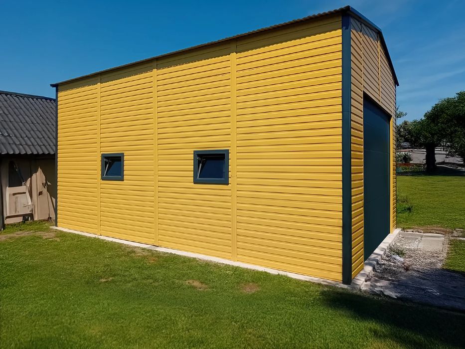 Hala blaszana 5x8 m - Dach dwuspadowy, Brama segmentowa, Piaskowy