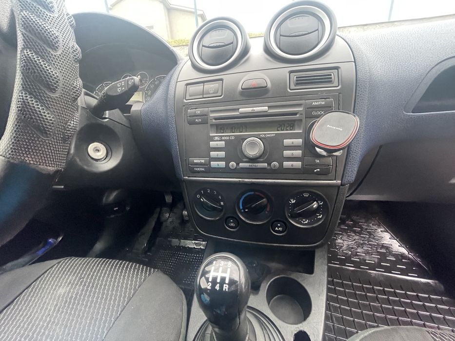 Продаю Ford Fiesta (ціну знижено)