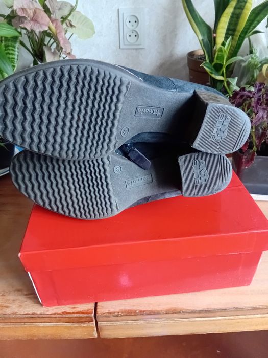 Женские ботинки кожаные замш , в  отличном состояние  , стелька 26,5 ,