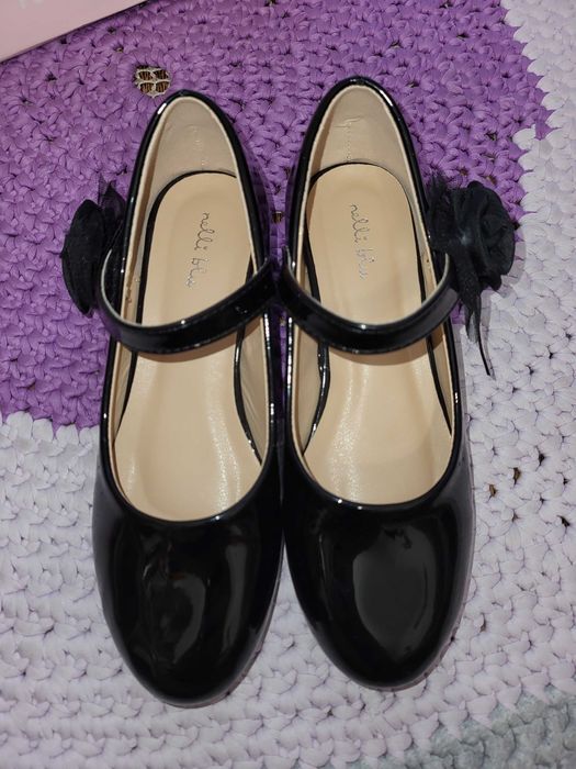 Eleganckie czarne buty dla dziewczynki r. 33