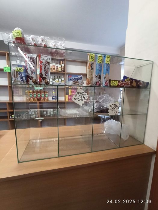 Regał szklany używany