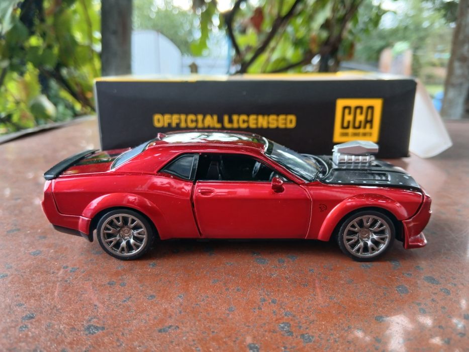 Машинка Dodge Challenger  srt
