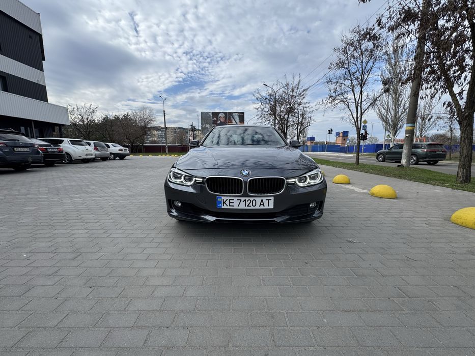 BMW F30 320i.