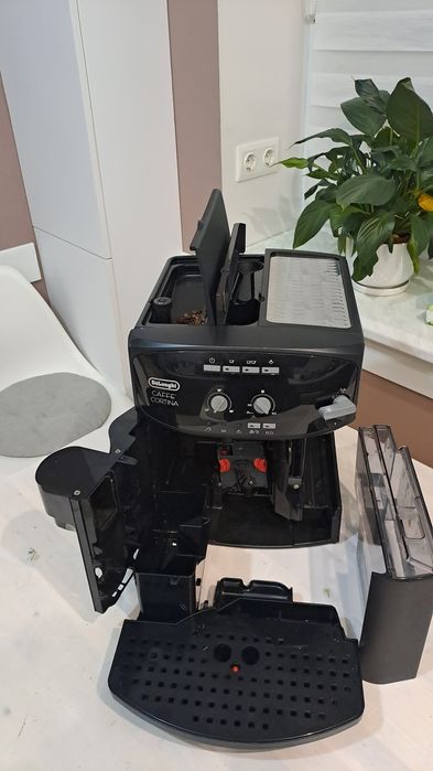 Кавомашина Delonghi Caffe Cortina.