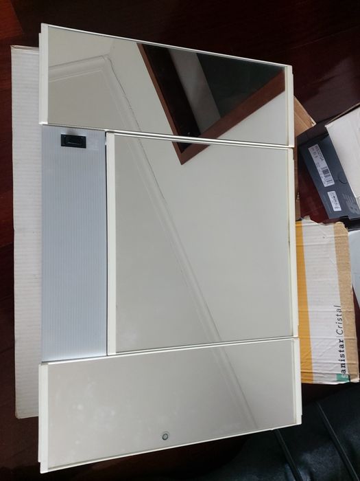 Movel de casa de banho novo  e móvel de TV com rodas