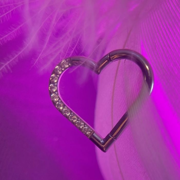 Kolczyk clicker serduszko z kryształkami