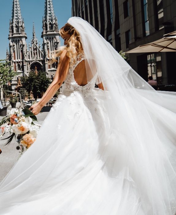 Продам весільну сукню Eva Lendel ivory