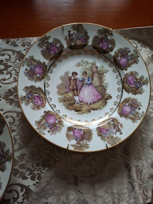 2 pratos de porcelana