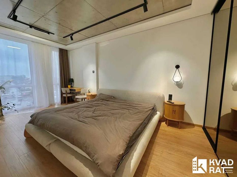 Продаж 2-кімнатної квартири з великою кухнею-студією