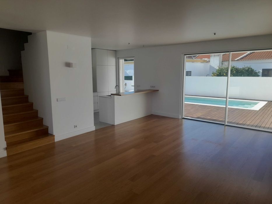 Moradia Nova T3 Sesimbra (castelo)