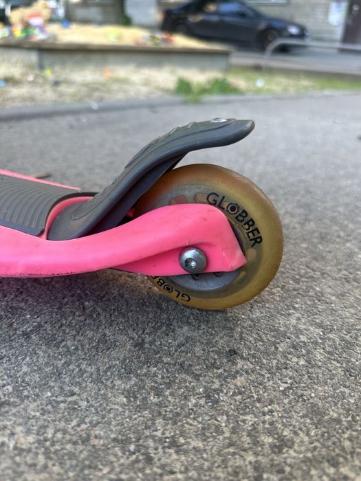 Самокат трьохколісний дитячий Globber Junior Foldable Lights deep pink