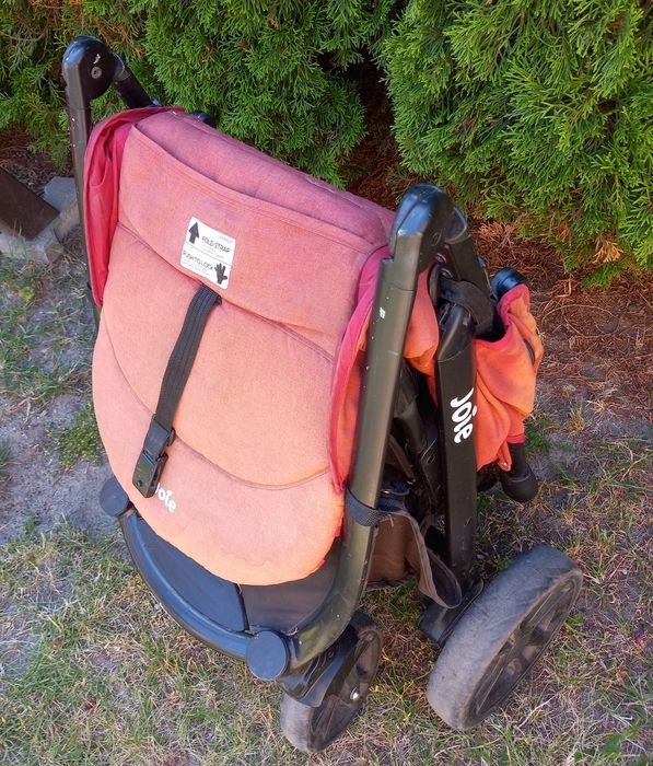 Wózek spacerówka składany Joie ceglasty