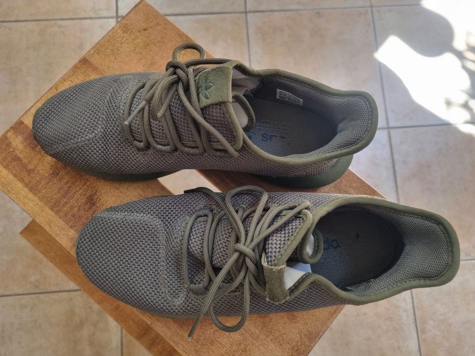 Buty Adidas oliwkowe rozmiar 44 jak nowe ubrane 2x