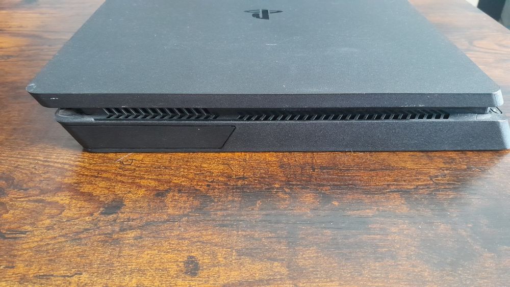 Sony PlayStation 4 Slim