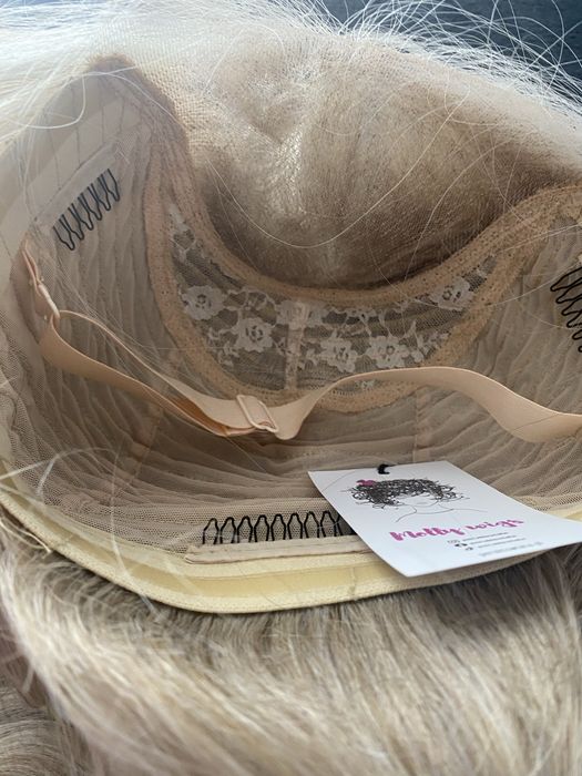 Peruka syntetyczna full lace front . Chlodny blond baleyage