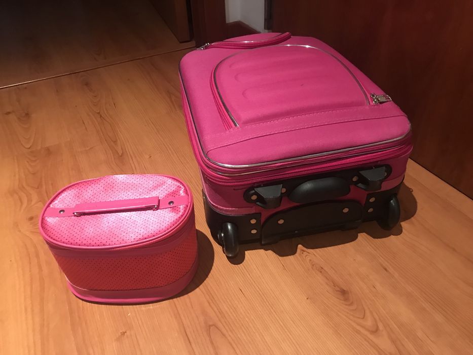 Mala com trólei ( mefidas lowcost)