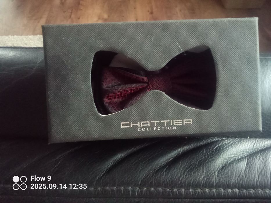 Mucha męska z białą poszetka