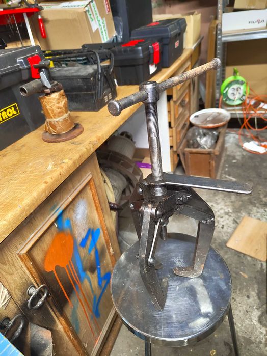 Ściągacz do łożysk i kół pasowych trójramienny. Duży.