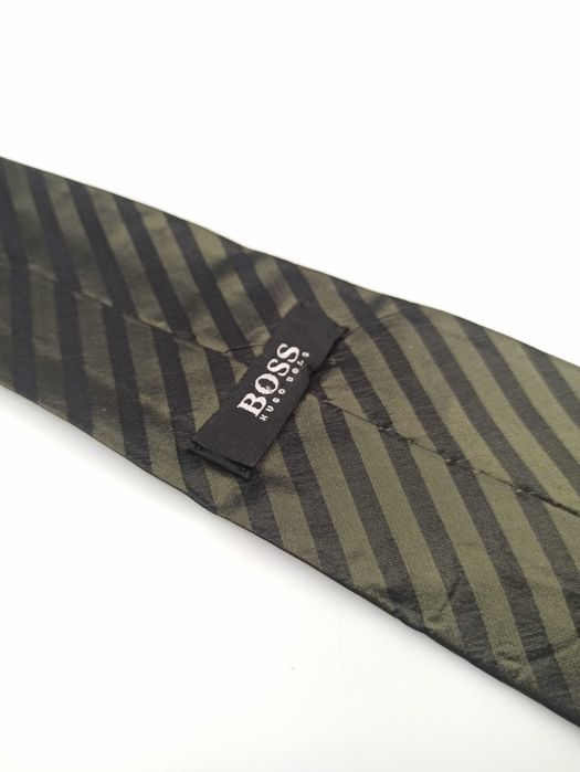 Hugo Boss zielony jedwabny krawat w paski bib128