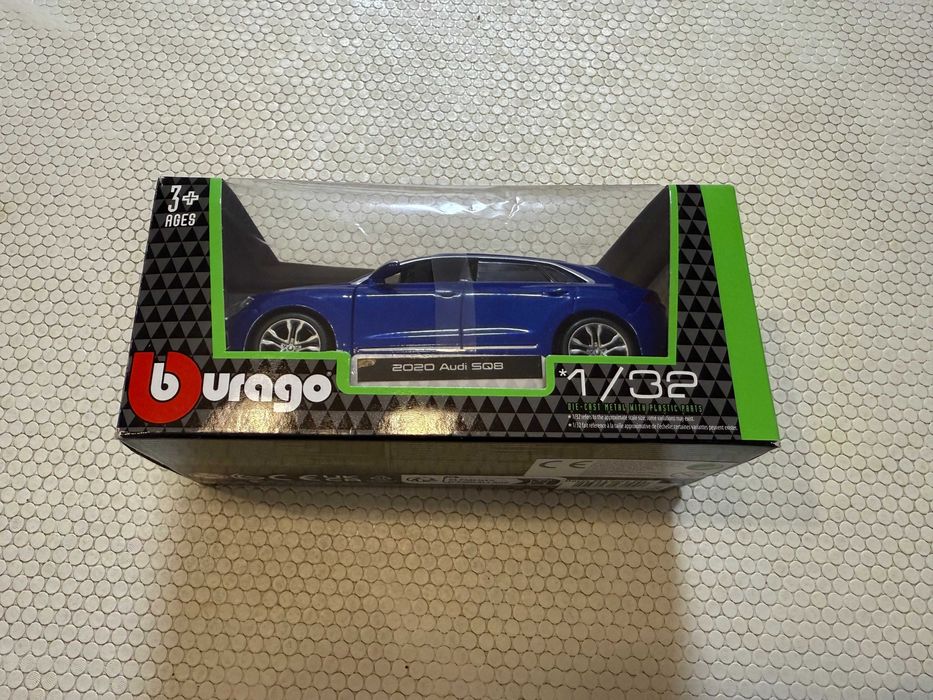 Miniatura Bburago Audi SQ8 2020 1:32 (novo)