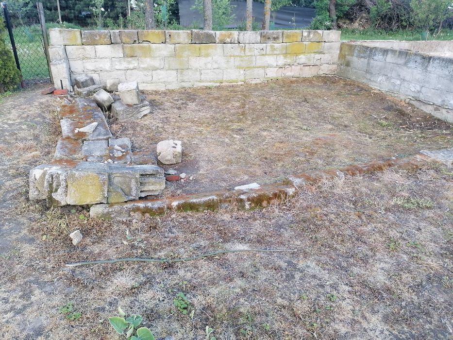 Pustaki cementowe i gruz do oddania.