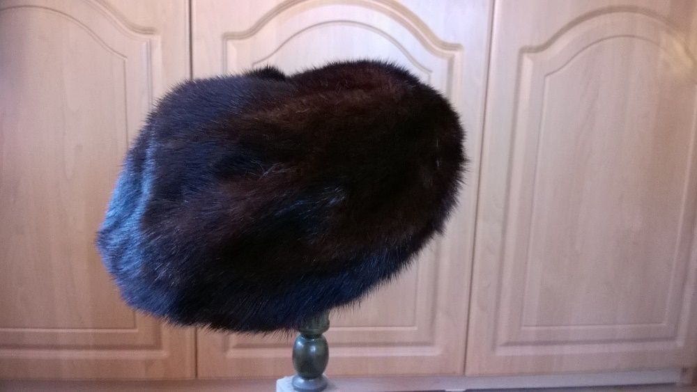 Beret Norka.