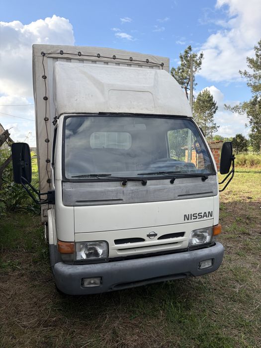 Nissan Cabstar 3.0 TD Caixa Aberta com Lona – 1999