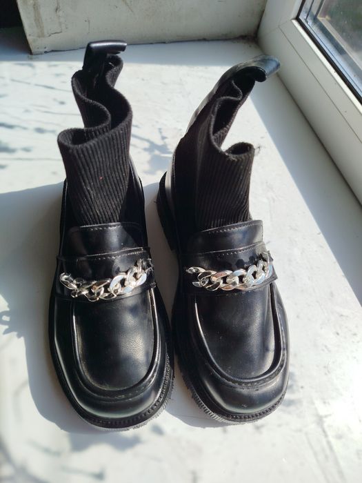 Ботінки і туфлі дівчинка