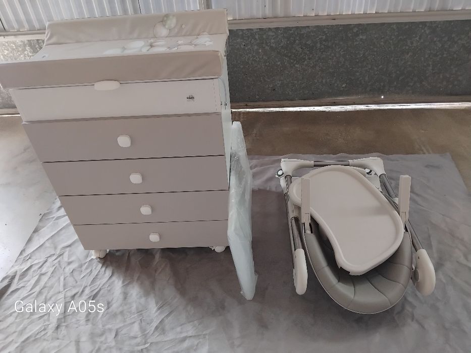 Comoda crianças com muda fraldas e banheira