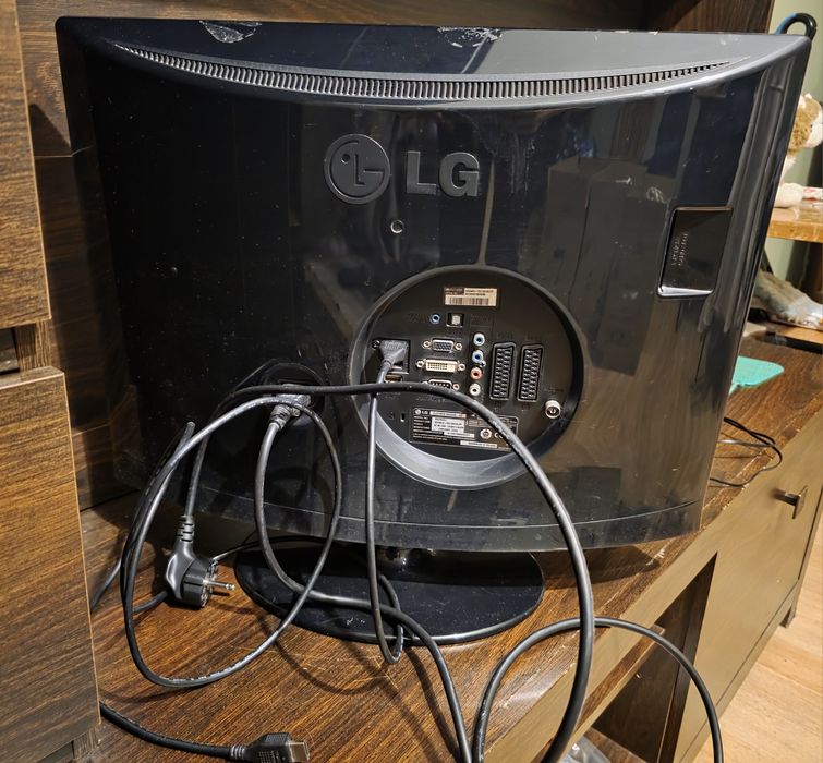 LG Flatron M2294D - monitor 22″ z funkcją TV
Przekątna ekranu: 22 cale