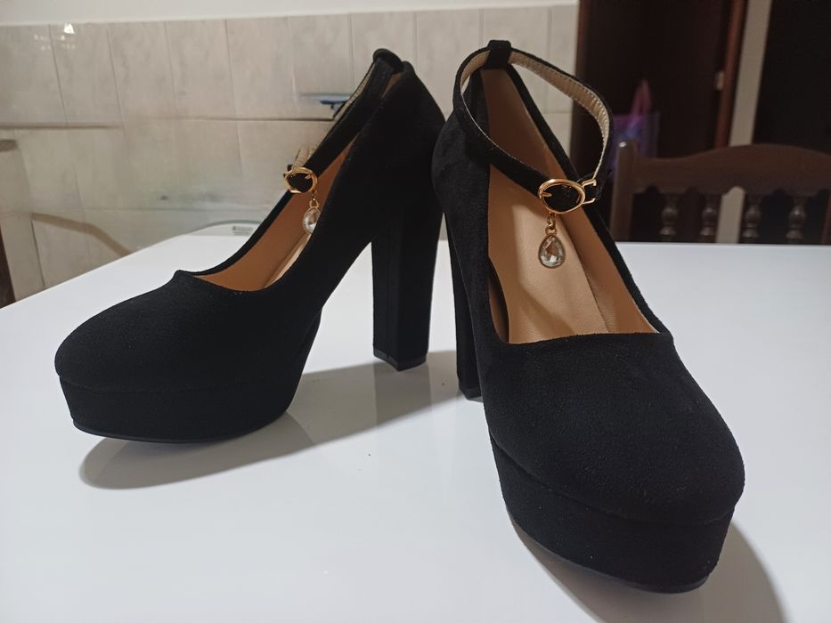 Sapatos camurça tacao n 38
