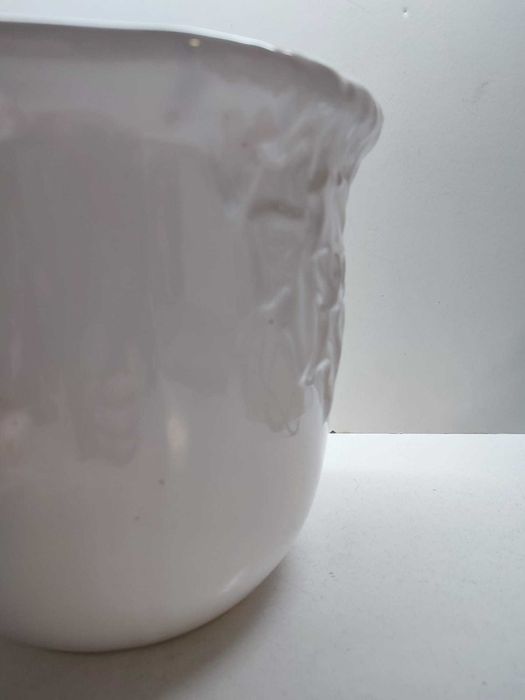 2 Vasos Brancos de Porcelana