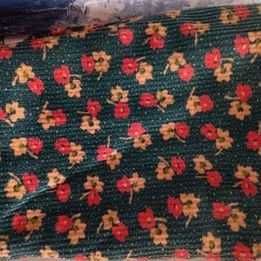 Pedaços de veludo cotelê e tecidos muito antigos  #