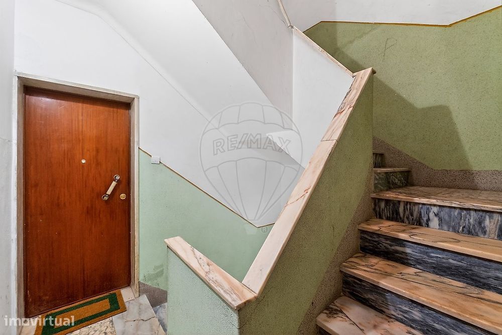 Apartamento T3 para venda — Santo António da Charneca, Setúbal