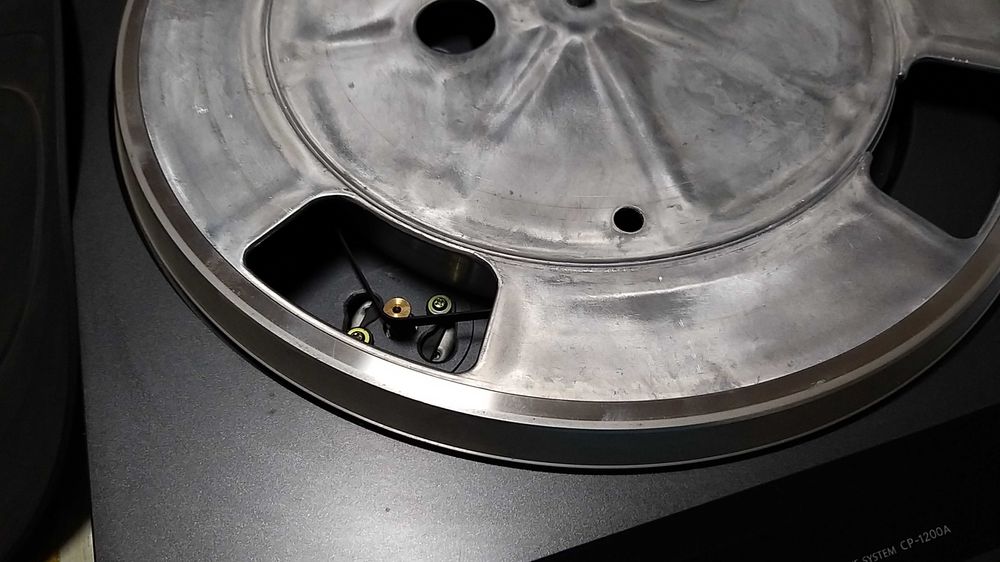 gira discos Onkyo CP 1200A