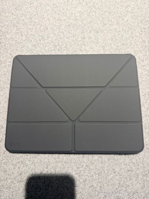 Obudowa UNIQ na IPad Air 11