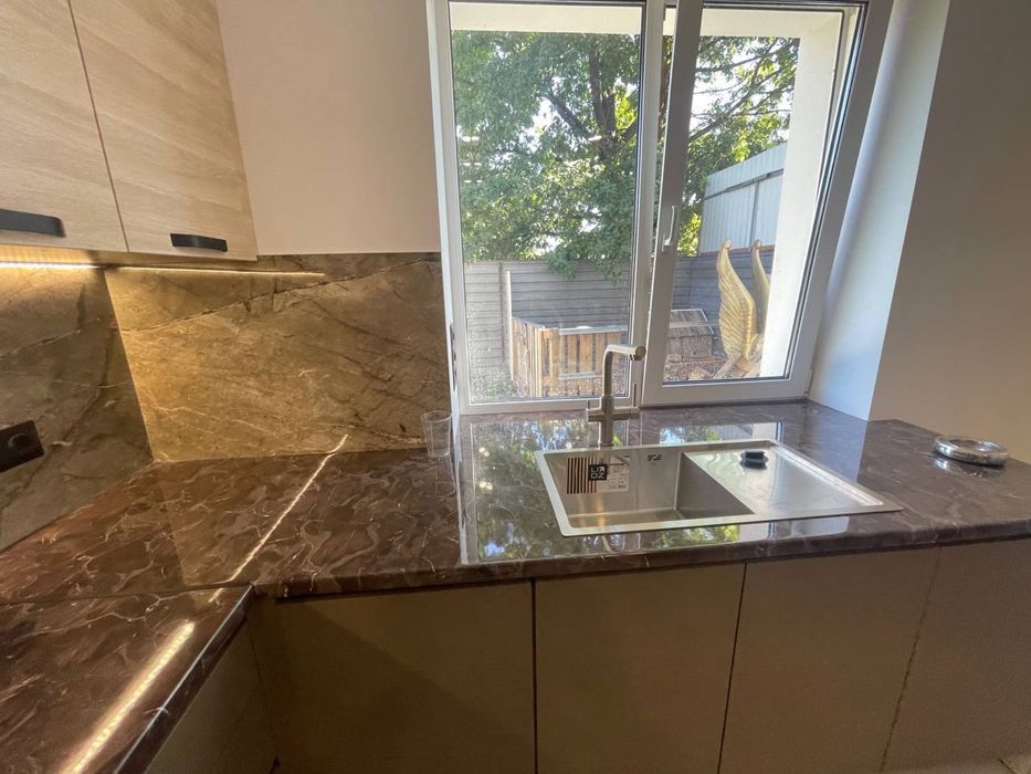 Просторий будинок, з великою земельною ділянкою, дмитро