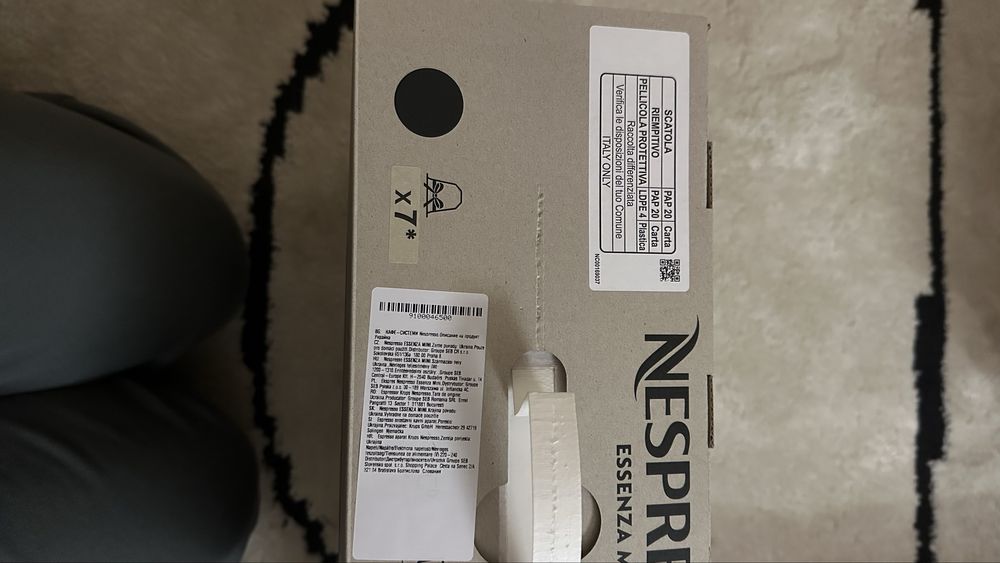 Ekspres na kapsułki KRUPS-NESPRESSO Essenza Mini XN1108 Czarny