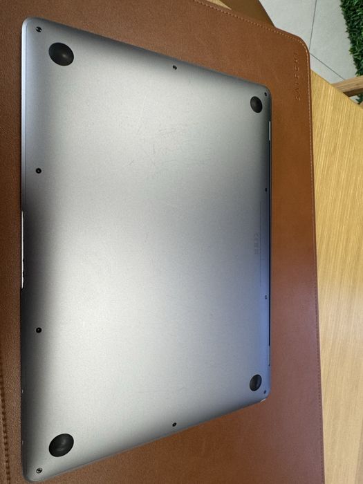 Macbook air 13 2019 rok 128 gb ssd