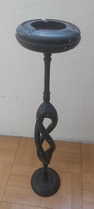 Cinzeiros em pau santo
