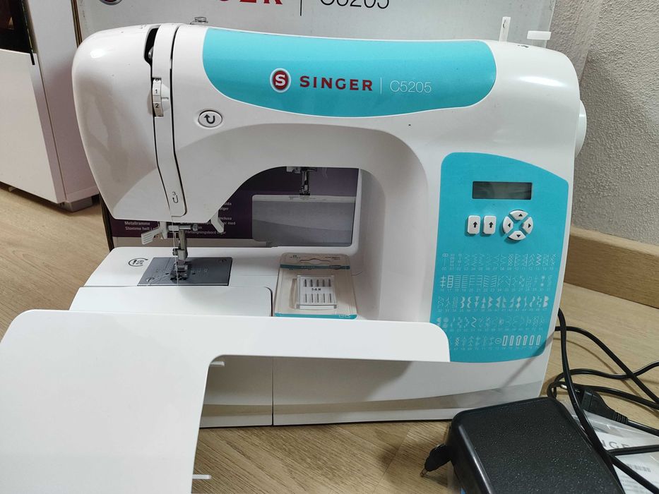 Máquina de  Costura Singer C5205