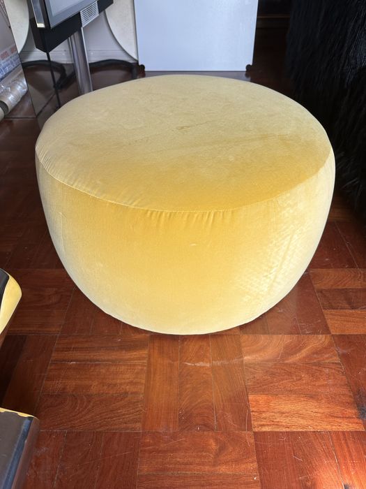 Puff Amarelo de veludo