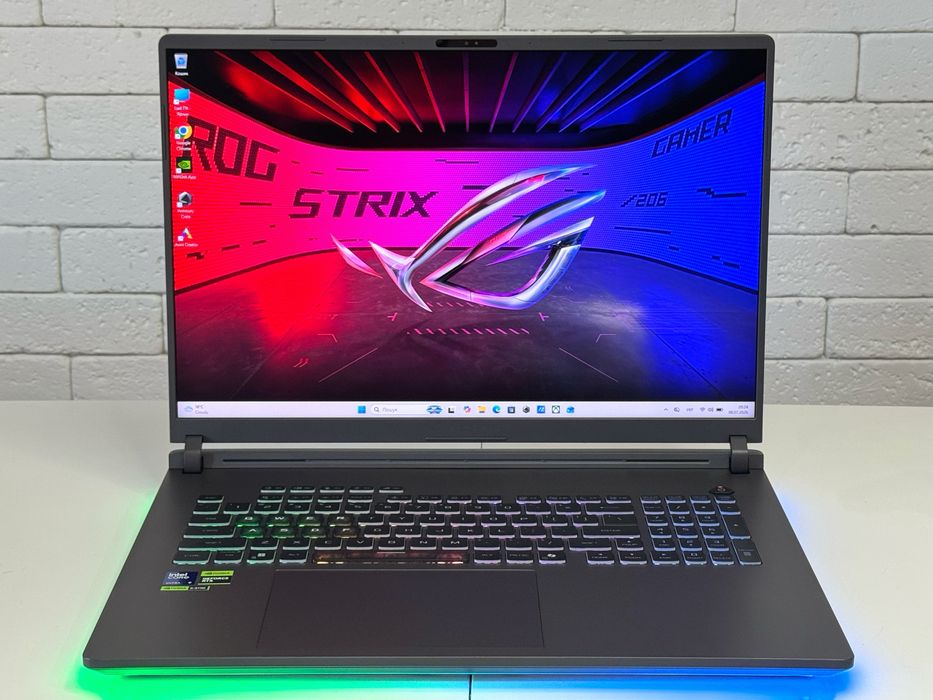 Asus Rog Strix G18/2K/240Hz/Ultra 9-275HX/32 GB DDR5/1 TB SSD/RTX 5060