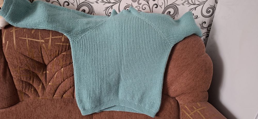 Жіноча вязана кофта