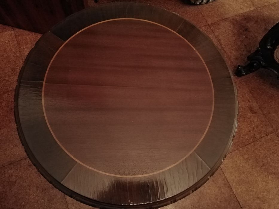 2 Mesas de Apoio em Mogno Trabalhado com Aplicações em Bronze