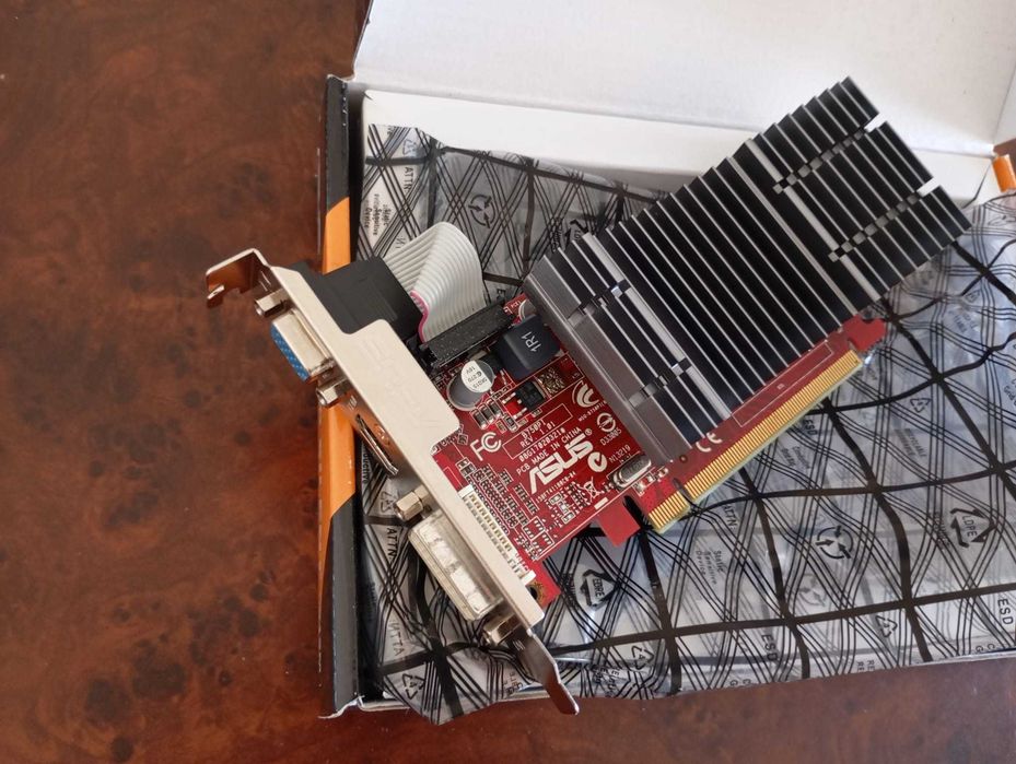 Graphics Card ASUS PCIe x16 512mb (NUNCA USADA)